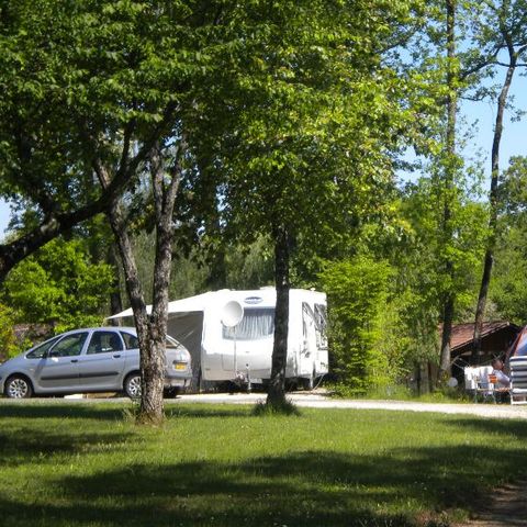 Kampeerplaats - Op een grasveld (tent of caravan)