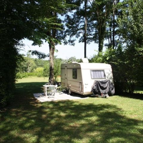 STAANPLAATS - Grasplaats (tent of caravan)