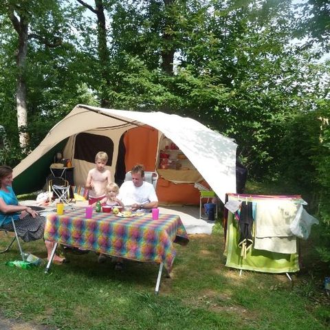 Kampeerplaats - Op een grasveld (tent of caravan)