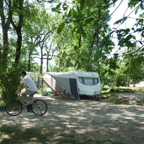 Kampeerplaats - Gestabiliseerde standplaats (caravan of camper)