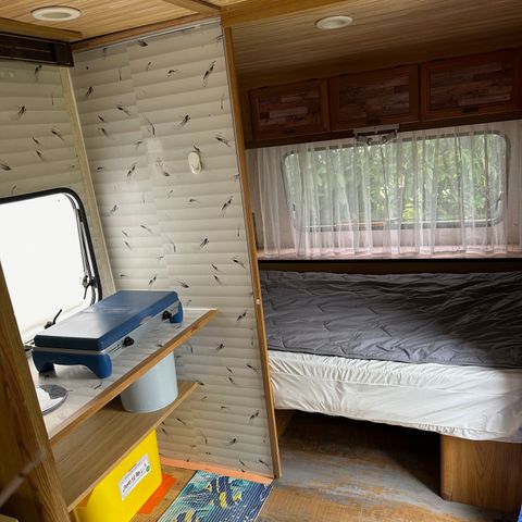 Unterkunft 1 person - INSOLITE: Vintage-Wohnwagen + Laube 1/2 Pers - zusätzliche Personen gegen Aufpreis möglich, kontaktieren Sie den Campingplatz
