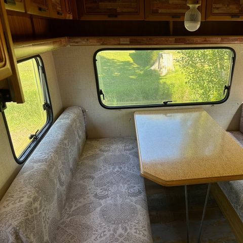 Accommodation 1 person - INSOLIT : Vintage caravan + arbour 1/2 pers - additional persons possible at extra cost, contact the campsite