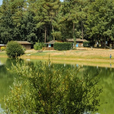 CHALET 4 personnes - Chalet devant l'étang 1/4 pers. 1/4 pers