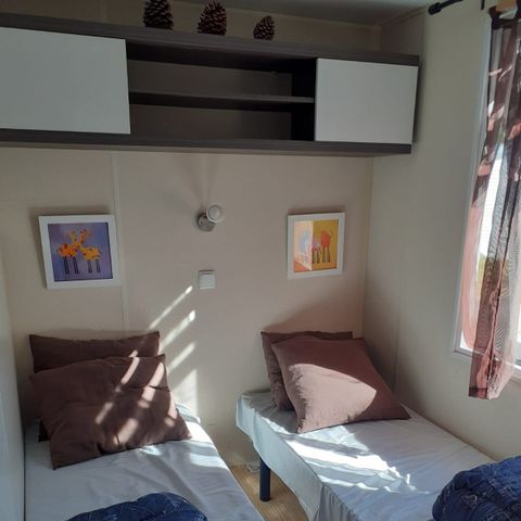 Stacaravan 4 personen - Aqua: 2 slaapkamers, 4 personen, halfoverdekt terras (met schaduwdoek), tv