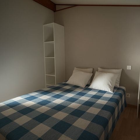 Mobilheim 4 personen - Aqua, 2 Schlafzimmer, 4 Personen, halb überdachte Terrasse (mit Sonnensegel), TV