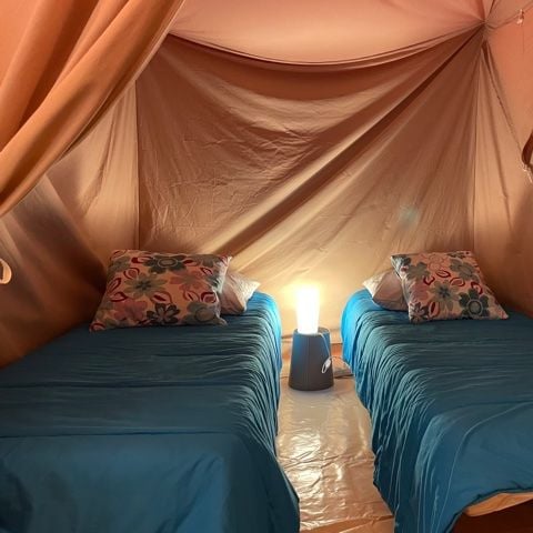 Tente en toile et en bois 4 personnes - LODGE VIVARAIS bord de rivière (sans sanitaires)