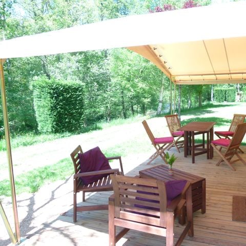 Tente en toile et en bois 4 personnes - LODGE VIVARAIS bord de rivière (sans sanitaires)