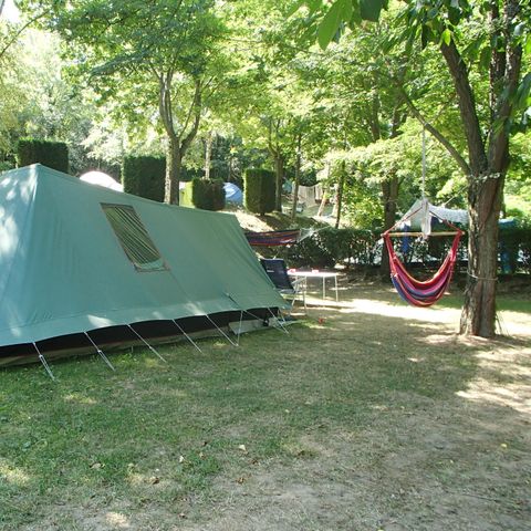 Kampeerplaats - Privilège XXL (150-200m²) bij zwembad, picknicktafel
