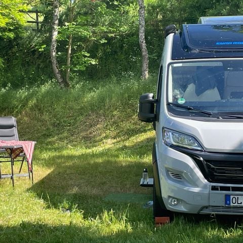 Kampeerplaats - Privilège XXL (150 -200m²) met picknicktafel