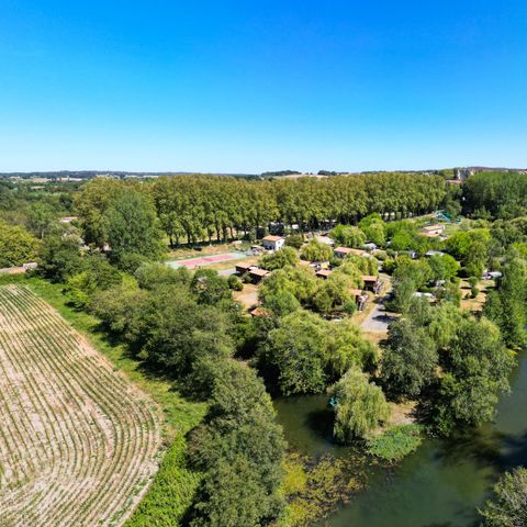 PIAZZOLA - PRIVILEGE Fiume + elettricità 16A + acqua + frigorifero + tavolo