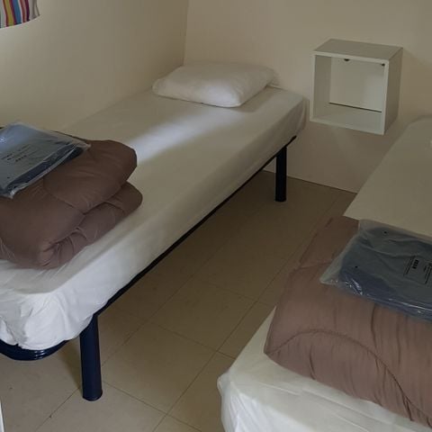 HÉBERGEMENT INSOLITE 4 personnes - Hutte Insolite Nature 20 m² (2 chambres) - avec sanitaires