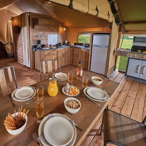 TENTE TOILE ET BOIS 6 personnes - Lodge Kenya Vintage Confort 46m² - 2 chambres + terrasse couverte 4/5 pers