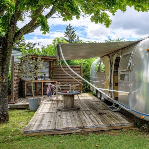 Wohnwagen 2 Personen - Amerikanischer Wohnwagen Airstream mit privatem Spa auf überdachter Terrasse 2 Pers.