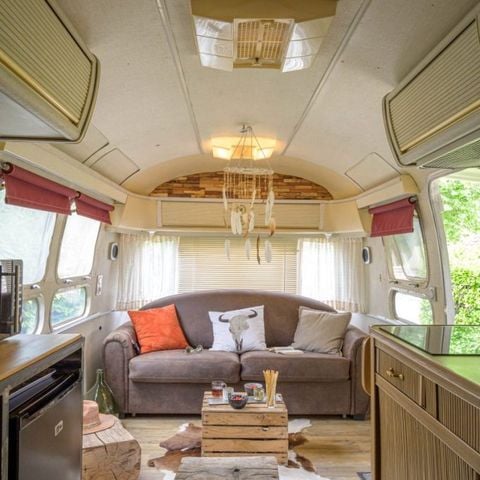 Wohnwagen 2 Personen - Amerikanischer Wohnwagen Airstream mit privatem Spa auf überdachter Terrasse 2 Pers.