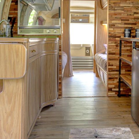 CARAVAN 2 people - American Airstream caravan with private spa on covered terrace for 2 people