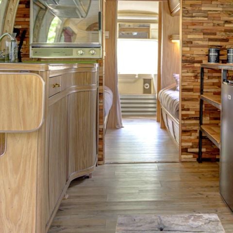 Caravan 2 persons - American Airstream caravan with private spa on covered terrace for 2 people