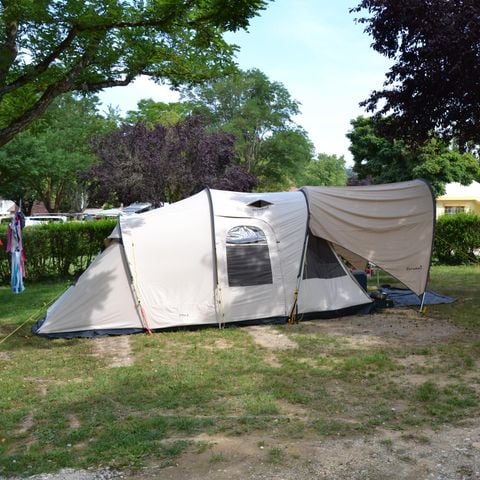 Kampeerplaats - Comfort pakket (1 tent, caravan of camper / 1 auto / 10A elektriciteit) 1/6 pers