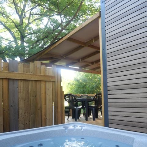 MOBILHOME 6 personnes - COTTAGE Premium SPA privé  35m² 3 ch + TV + Lave-vaisselle + climatisation + plancha + terrasse XL