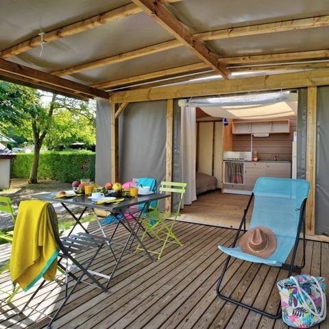 CANVAS AND WOOD TENT 4 people - Lodge Maori Confort 17m² (2 bedrooms) - without bathroom + covered terrace 2/4 pers