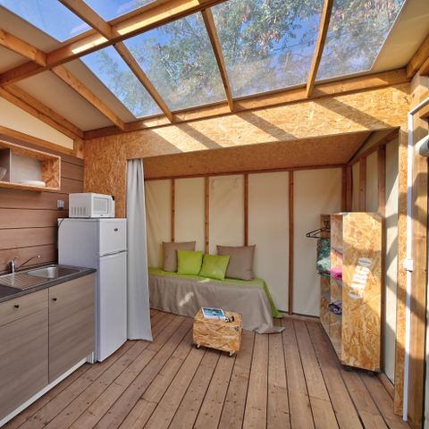 CANVAS AND WOOD TENT 4 people - Lodge Maori Confort 17m² (2 bedrooms) - without bathroom + covered terrace 2/4 pers