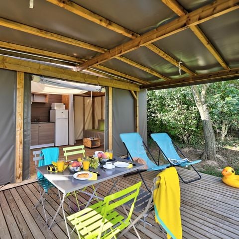 Canvas and wooden tent 4 persons - Lodge Maori Confort 17m² (2 bedrooms) - without bathroom + covered terrace 2/4 pers