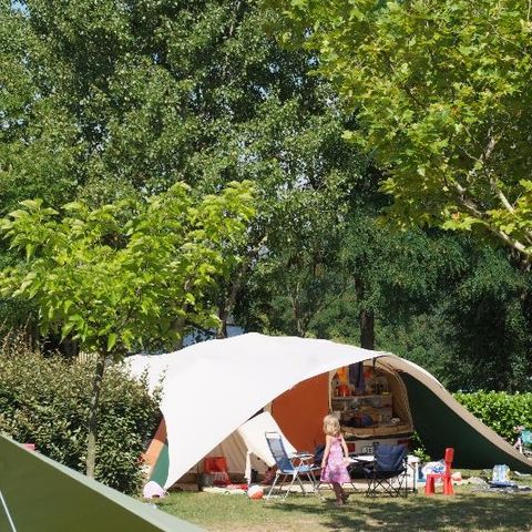 Pitch - Comfort package (1 tent, caravan or camper / 1 car / 10A electricity)