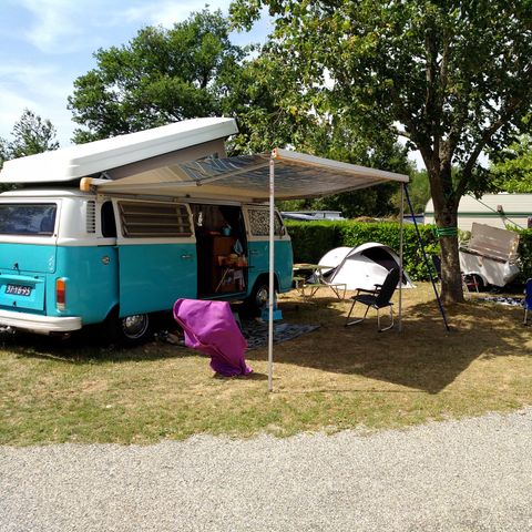 Pitch - Comfort package (1 tent, caravan or camper / 1 car / 10A electricity)