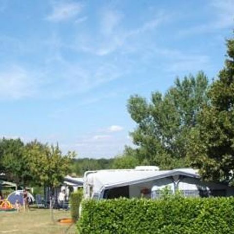 Pitch - Comfort package (1 tent, caravan or camper / 1 car / 10A electricity)