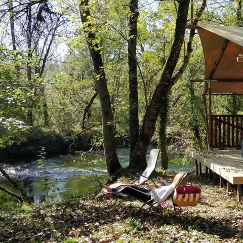 Tent van canvas en hout 4 personen - LUXE LODGE AAN DE RIVIER