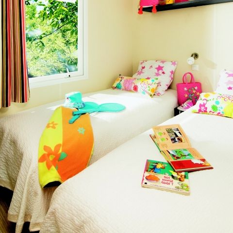 Stacaravan 4 personen - Stacaravan Le CHENE Dimanche ( 2 slaapkamers)Groot terras+ TV