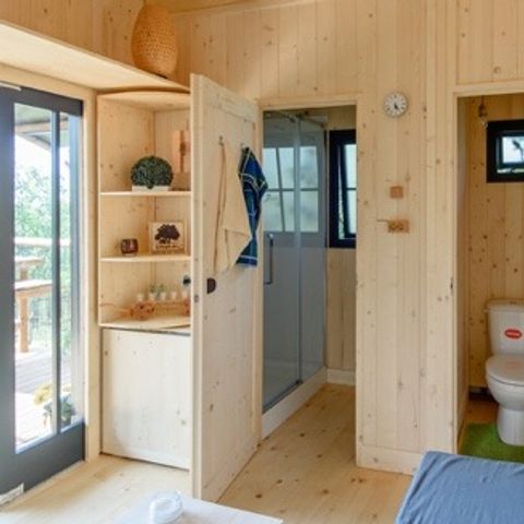 Mobilheim 5 personen - Cottage premium Dimanche (2022) am Flussufer, 2 Zimmer, überdachte Terrasse 5 Pers.