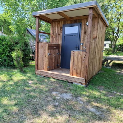 Pitch - PREMIUM PACKAGE - private sanitary facilities (shower, WC, washbasin), outdoor kitchen, electricity