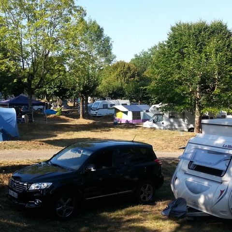 STAANPLAATS - Natuurpakket (2 personen, 1 voertuig, geen elektriciteit)