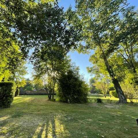 PLOT - COMFORT with eléc / tent, caravan or motorhome - 100 to 200m² ELECTRICITY INCLUDED