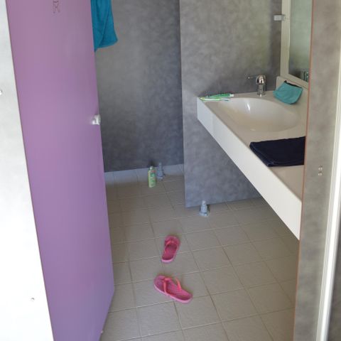 PLOT - COMFORT with eléc / tent, caravan or motorhome - 100 to 200m² ELECTRICITY INCLUDED