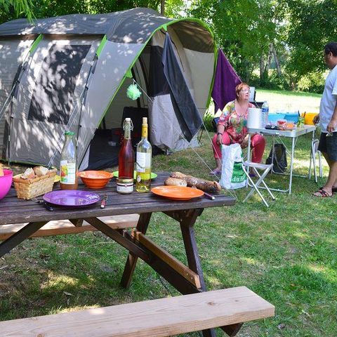 Stellplatz - NATURE ohne Strom / Zelt, Wohnwagen oder Wohnmobil - 100 bis 200m² (OHNE STROM)