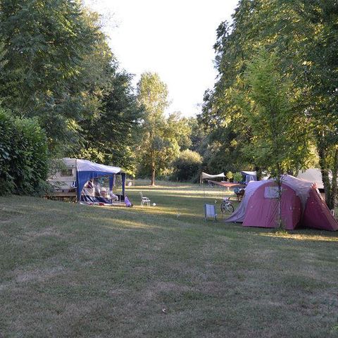 Stellplatz - NATURE ohne Strom / Zelt, Wohnwagen oder Wohnmobil - 100 bis 200m² (OHNE STROM)