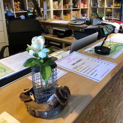 Stellplatz - Belle Vue - Blick auf den Fluss - Auf dem Campingplan von 1 bis 25