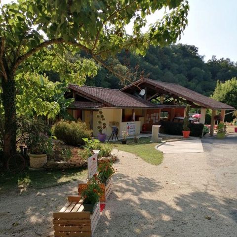 EMPLACEMENT - Belle Vue  - Vue sur rivière  - Sur plan du camping de 1 à 25