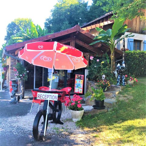 PIAZZOLA - Belle Vue - Vista sul fiume - Sulla mappa del campeggio da 1 a 25