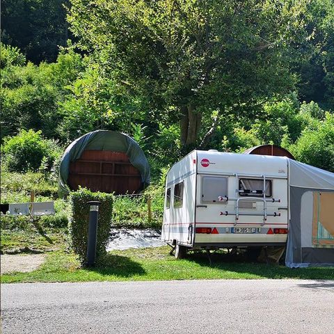 EMPLACEMENT - Emplacement + véhicule
