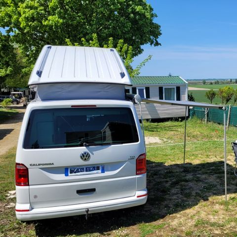 PARCELA - Paquete naturaleza (1 tienda, caravana o autocaravana / 1 coche)