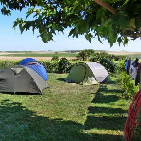 EMPLACEMENT - Forfait Nature (1 tente, caravane ou camping-car / 1 voiture)