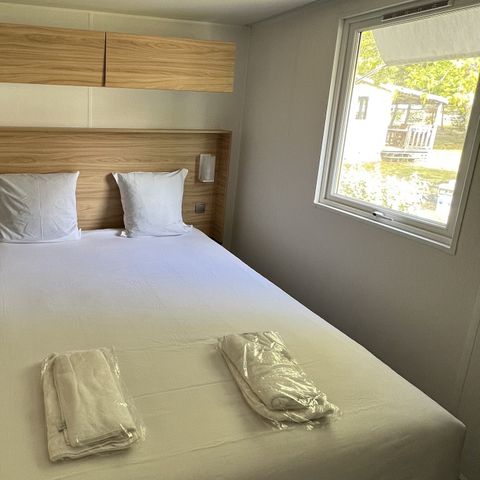 Mobilheim 6 Personen - Comfort XL | 3 Schlafz. | 6 Pers. | Erhöhte, nicht überdachte Terrasse | 2 Bäder | TV