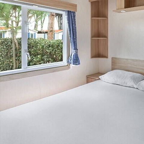 Stacaravan 6 personen - Klassiek | 3 slaapkamers | 6 pers | Verhoogd terras | 2 badkamers | TV