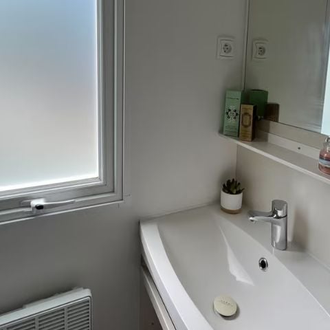 BUNGALOW 4 personnes - Mobil-home | Comfort | 2 Ch. | 4 Pers. | Terrasse surélevée non couverte | Clim.