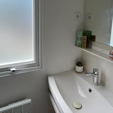 Mobile home 4 persons - Mobile-home | Comfort | 2 Bedrooms | 4 Pers. | Uncovered raised terrace | Air-con.
