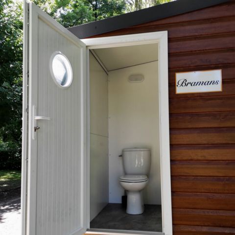 Kampeerplaats - PREMIUM - Privébadkamer met eigen sleutel