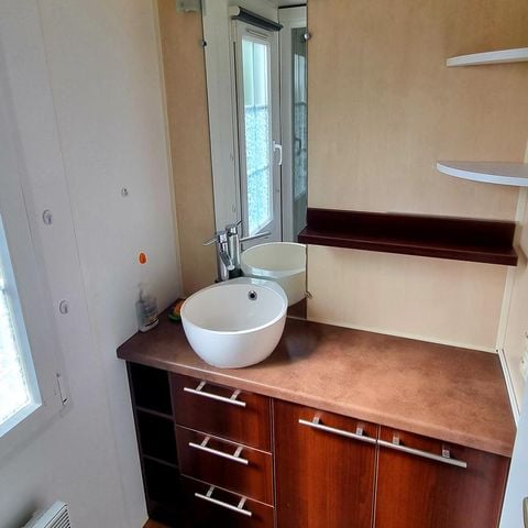 Stacaravan 6 personen - Mobilhome Premium 22-28m² - 2 kamers + TV + Overdekt terras & Bedlinnenpakket aanwezig* 4/6 pers
