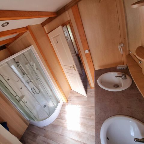 Chalet 6 personen - 58m² - 3 slaapkamers - 2 badkamers - overdekt terras + airconditioning + TV + LV + oven* + oven